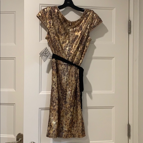 Gold sequined dress, with ribbon black belt. - Picture 2 of 3